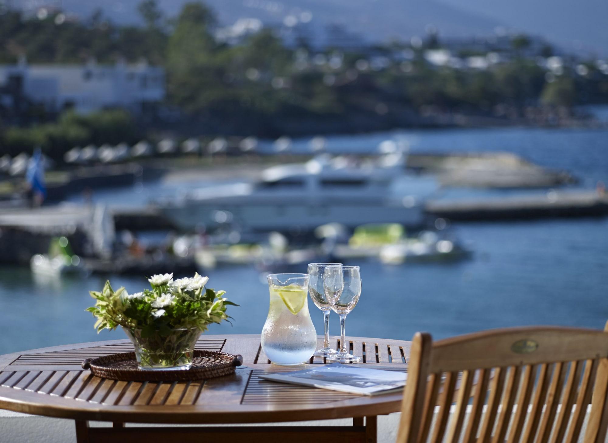 Peninsula Luxury Resort, Six Senses Resort Elounda