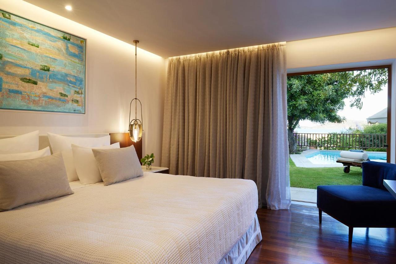 Peninsula Luxury Resort, Six Senses